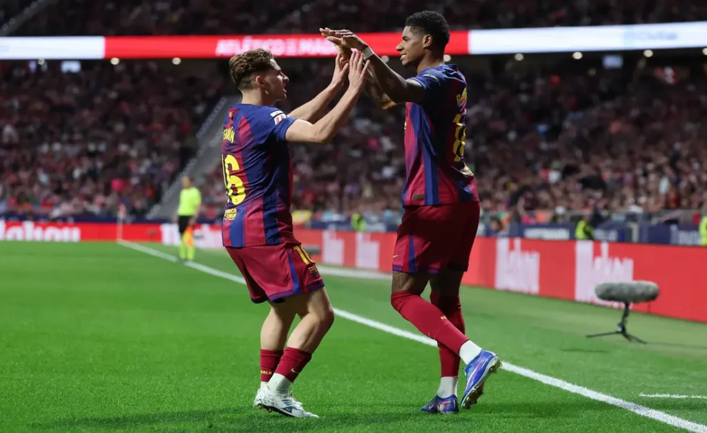 برشلونة يواجه ريال بيتيس بغياب دي يونج وراشفورد: تفاصيل الاستعدادات وتصعيد لاعبي الرديف